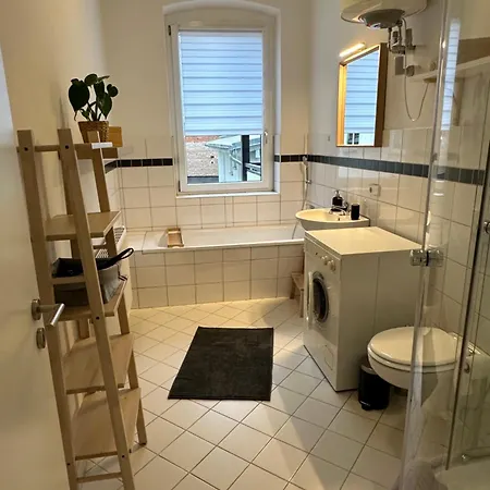 Apartment Fuer 8 Mit Balkon Erfurt