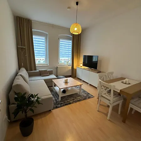 Apartment Fuer 8 Mit Balkon Erfurt